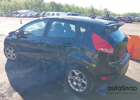 2013 Ford Fiesta Titanium z USA, uszkodzony, nr VIN 3FADP4FJ2DM175184